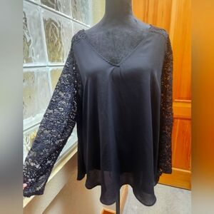 Torrid size 2 black top with lace sleeves and details